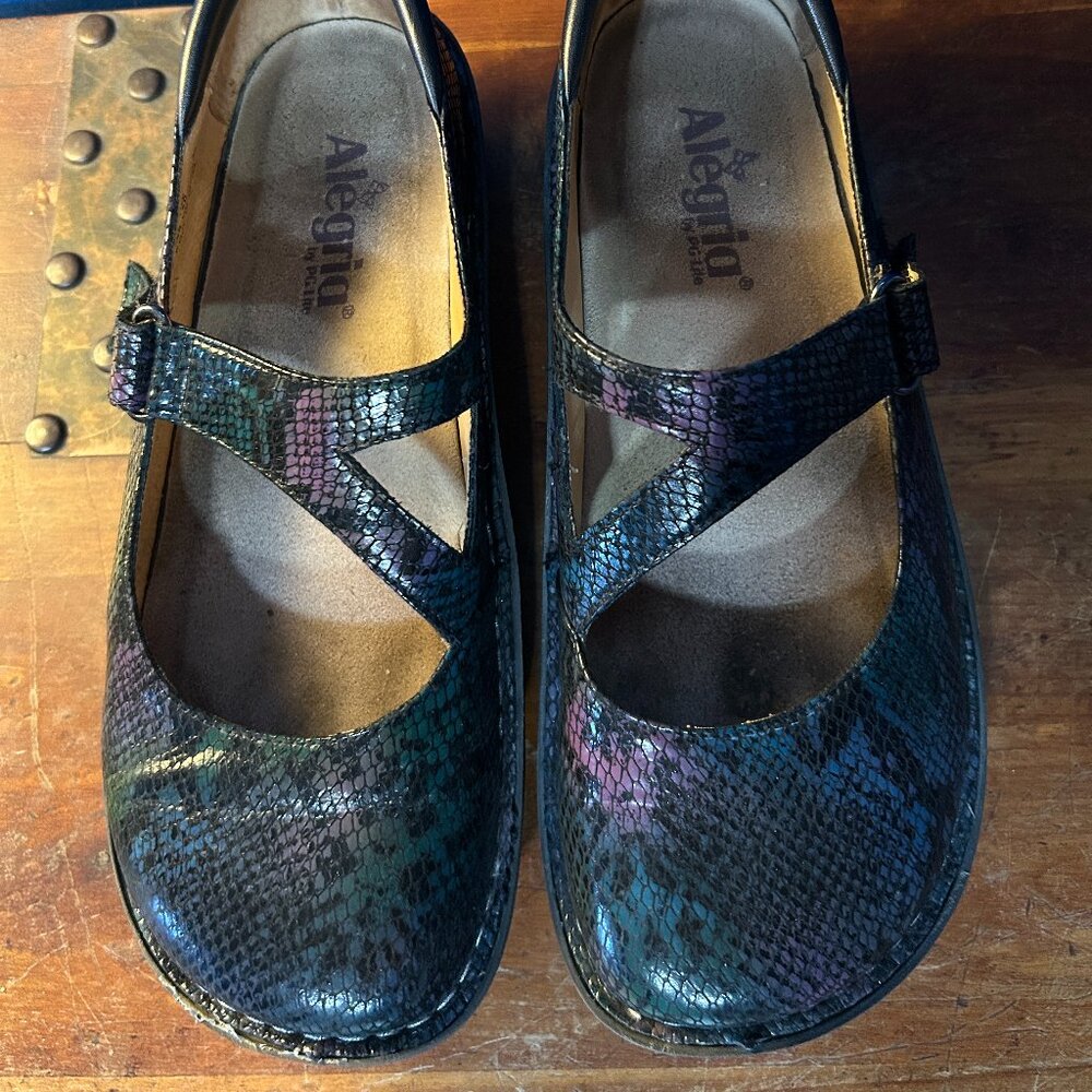 Alegria comfy wedge shoes 39 iridescent metallic snake print